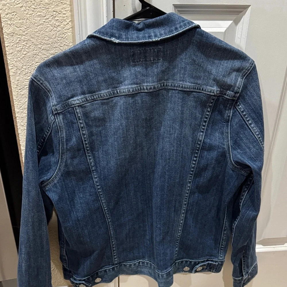 Lucky Brand Women’s Classic Blue Jean Jacket - Picture 4 of 8